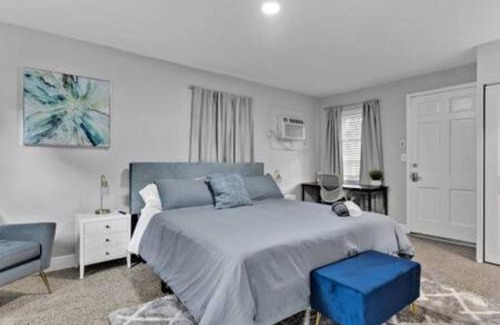 Miami Shores Apartamento | 427 NE 107th Studio · 6BR 3BA 7 Beds Pool Parking 2 Kitchen