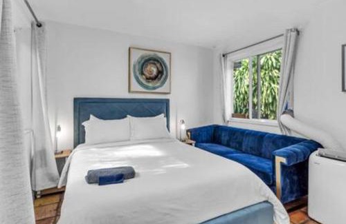 Miami Shores Apartamento | 427 NE 107th Studio · 6BR 3BA 7 Beds Pool Parking 2 Kitchen