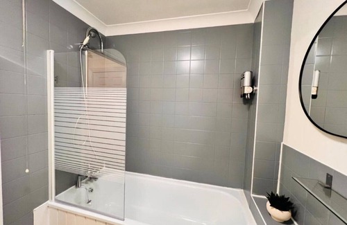 North Woolwich Casa | 42i London. Exactly like the photos
