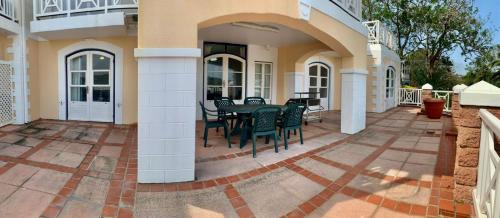 Port Edward Apartamento | 43 Montego Bay, Caribbean Estate