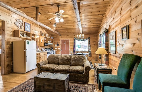 Mountain View Cabina | #43 Pinewoods Cabin: Lancaster & Co