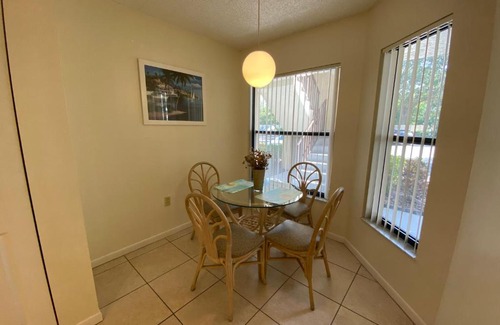 Trailer Estates Apartamento | 4330 Shorewalk lakeview condo close to IMG and Beach