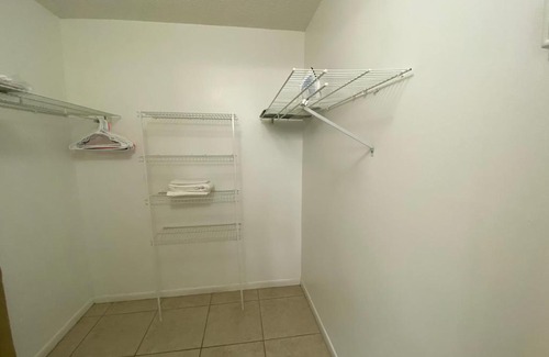 Trailer Estates Apartamento | 4330 Shorewalk lakeview condo close to IMG and Beach