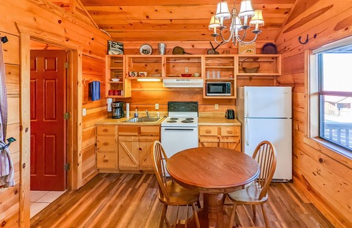Mountain View Casa | #44 Pinewood Cabin ~ next to the square