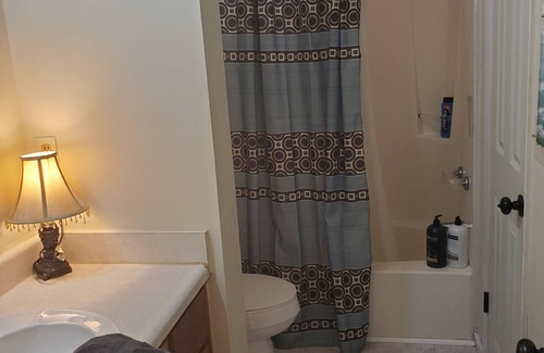 Panama City Casa | 4482 Basic Intown Apartment convenient to Town and Beach