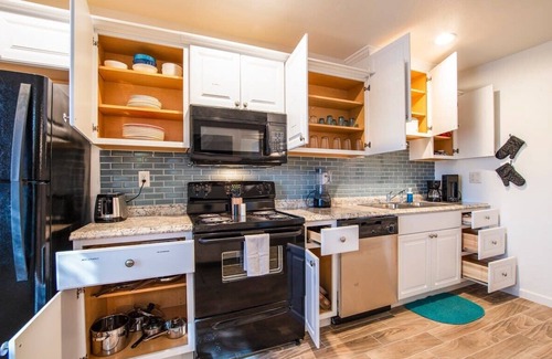 Casa Grande Condominio | CASA GRANDE moderna condominio 1bd / 1ba condominio piscina climatizada # 44B