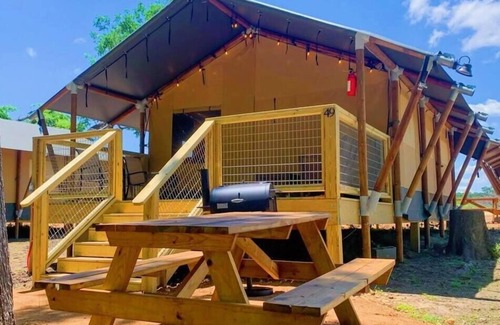 Fentress Cabina | #44Sons River Ranch Safari Cabin