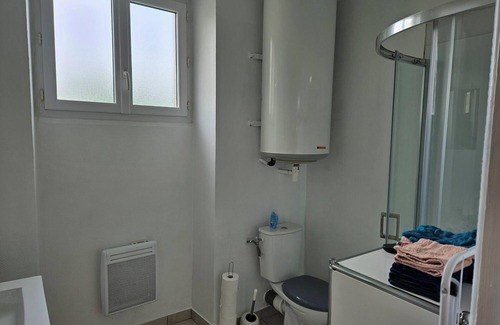 Salignac-Eyvignes Apartamento | 45 m2 apartment on 1st floor of a 2-storey building in the heart of Salignac