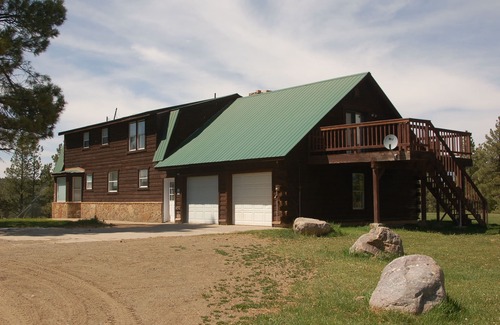 Pagosa Springs Casa | ¡450 acres privados con 3/4 millas de río! Estanques, bosque, pesca, senderismo!