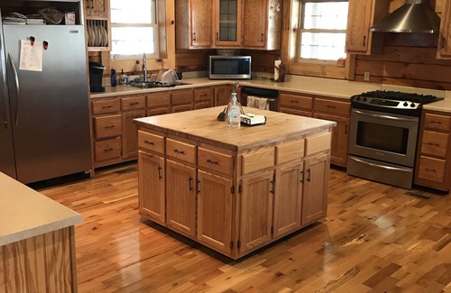 Waco Cabina | 4500 sq ft Secluded Log Cabin Home on 17 acres