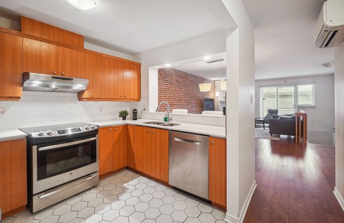 Maisonneuve Condominio | #453 Spacious & Stylish 3 Bedrooms Condo on 2 Floors