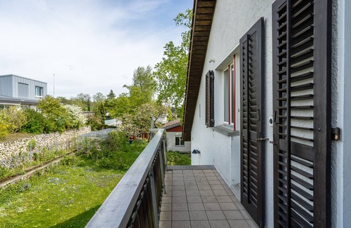 Kloten Apartamento | Estudio de 35m2 en una villa en el campo, aeropuerto 10min / Zurich HB 29min