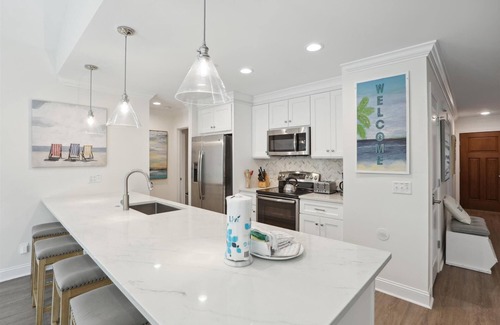 Folly Field Casa | 46 Folly Field, Quick Walk to Beach, Large Pool, Private Yard, Pet Friendly