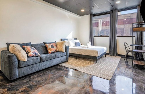 North Oakland Apartamento | 461 Melwood Suites Unit 102 Studio