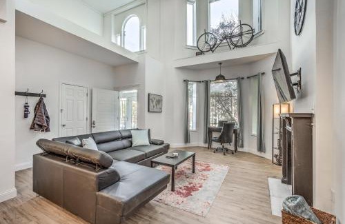 Central West End Apartamento | 4632 First Floor Hidden Gem