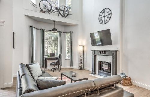 Central West End Apartamento | 4632 First Floor Hidden Gem