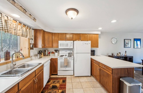 North Creek Casa | 46er 15e - Stylish & Comfortable Mountain Retreat 2 Bedroom Townhouse by The Summit at Gore Mountain