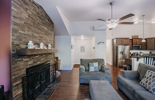 Maple Falls Cabina | 47MF - WiFi - Fireplace - Sleeps 6 by RedAwning