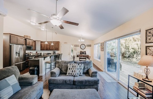 Maple Falls Cabina | 47MF - WiFi - Fireplace - Sleeps 6 by RedAwning