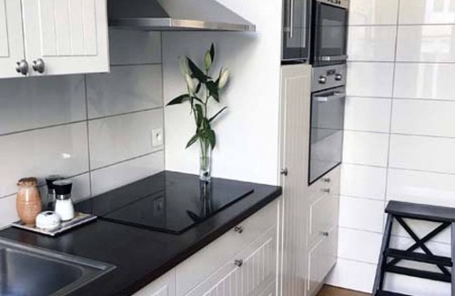 Riou - Petit Juas - Av de Grasse Apartamento | 48. Bright and charming apt with a lovely view, two bedrooms and two bathrooms