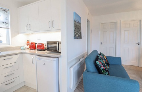 Fairbourne Casa | 48 GLAN Y MOR, pet friendly, country holiday cottage in Fairbourne