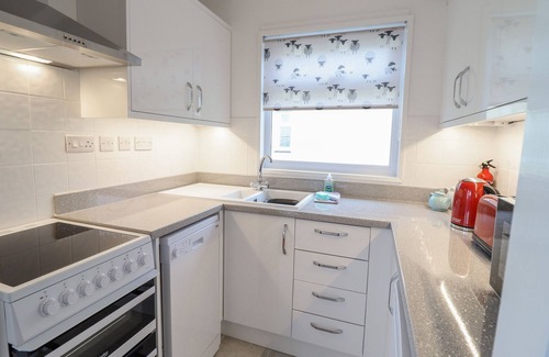Fairbourne Casa | 48 GLAN Y MOR, pet friendly, country holiday cottage in Fairbourne