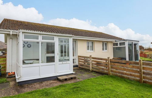 Fairbourne Casa | 48 GLAN Y MOR, pet friendly, country holiday cottage in Fairbourne