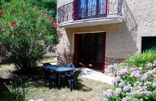 Vernet-les-Bains Apartamento | 48 m² F2 apartment with garden on ground floor villa 5 min. walk from the spa