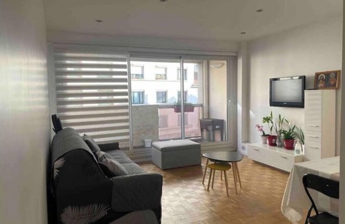 Asnieres-sur-Seine Apartamento | 49 m2 apartment with balcony and parking next to the station