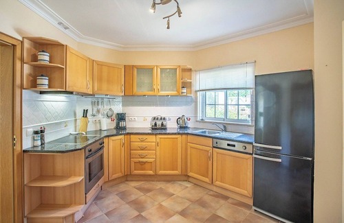 Carvoeiro Chalet De Esquí | 49 Presa da Moura Superbly 2 Bed Townhouse Close to Carvoeiro