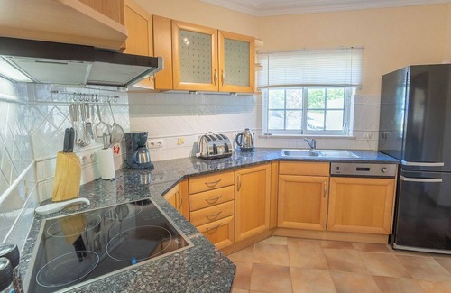 Carvoeiro Chalet De Esquí | 49 Presa da Moura Superbly 2 Bed Townhouse Close to Carvoeiro