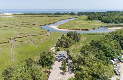 East Sandwich Casa | 497 A Route 6A East Sandwich- Cape Cod - - The Hideaway