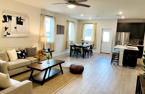 Hutto Casa | 4B brand new house at the center of Hutto.