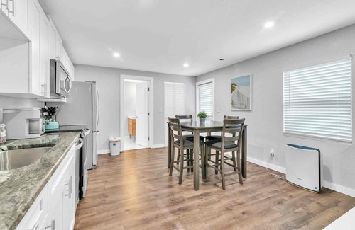 Safety Harbor Cabaña | 4B- Newly Renovated 2 /1 at Coastal Cottages