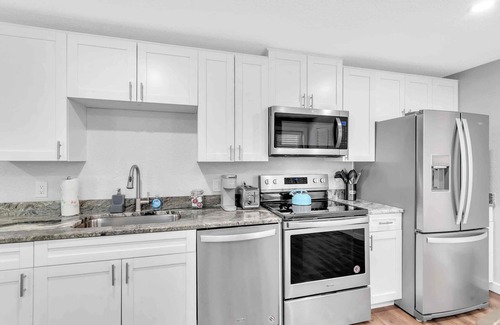Safety Harbor Cabaña | 4B- Newly Renovated 2 /1 at Coastal Cottages