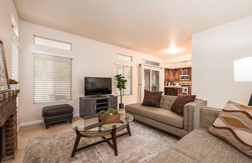 Riverside Casa | 4b3b Spacious House/Free Parking/Pet friendly