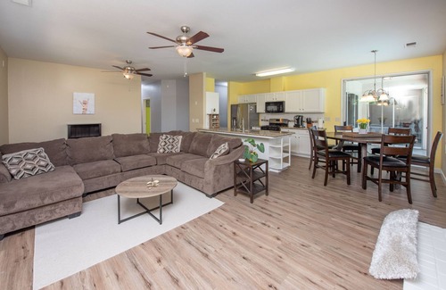 Roosevelt Casa | 4bd / 2ba casa con piscina en Fresno / cerca de Clovis