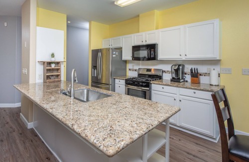Roosevelt Casa | 4bd / 2ba casa con piscina en Fresno / cerca de Clovis