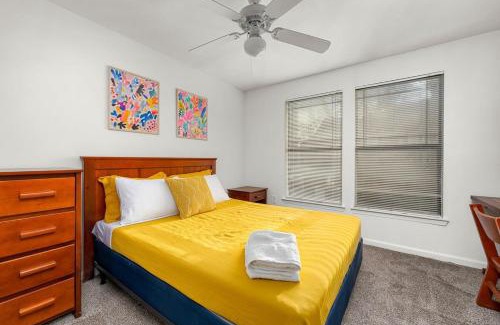 Bearss Plaza Casa | 4BD 2 MI to USF Free Pool + 24 Hour Gym
