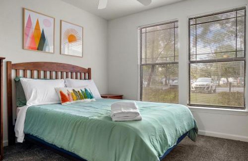 Bearss Plaza Casa | 4BD 2 MI to USF Free Pool + 24 Hour Gym