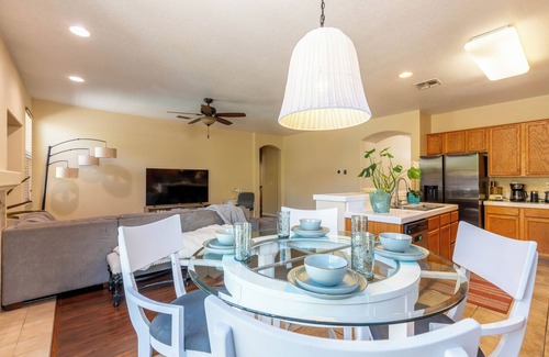 Elk Grove Casa | 4BD/2BA-For 10-Large Relaxing Backyard