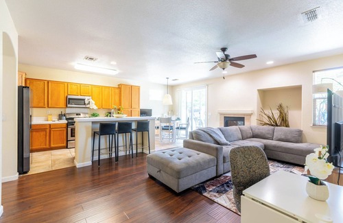 Elk Grove Casa | 4BD/2BA-For 10-Large Relaxing Backyard