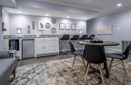 River Mountain Casa | 4BD 3.5BA Family Retreat + 1/2 Basketball Court