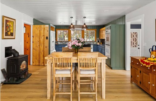Freestone Casa | 4bd/3ba Redwood Retreat w/pool
