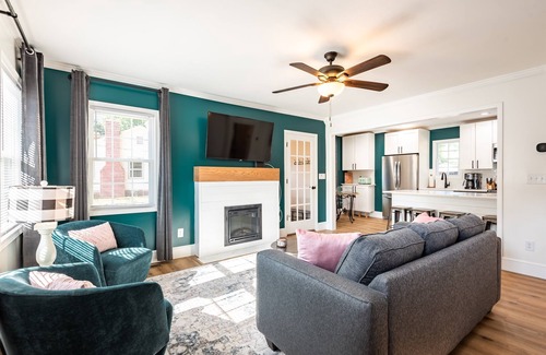 Rock Hill Otro | 4bd/3bth Combined Cape Cod & Cottage | 5 Min to RH