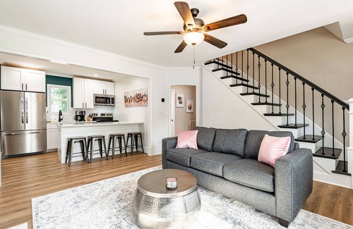 Rock Hill Otro | 4bd/3bth Combined Cape Cod & Cottage | 5 Min to RH