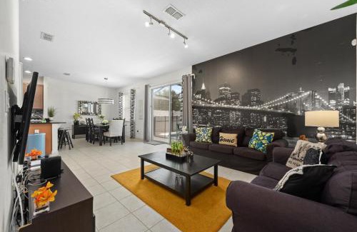 Bellavida Casa | 4BD Charming home with Pool and BBQ near Disney