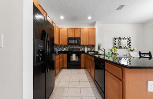 Bellavida Casa | 4BD Charming home with Pool and BBQ near Disney