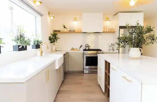 Little Italy Casa | Bright, Spacious 4 BD in the Heart of Little Italy