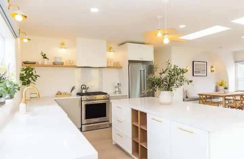 Little Italy Casa | Bright, Spacious 4 BD in the Heart of Little Italy
